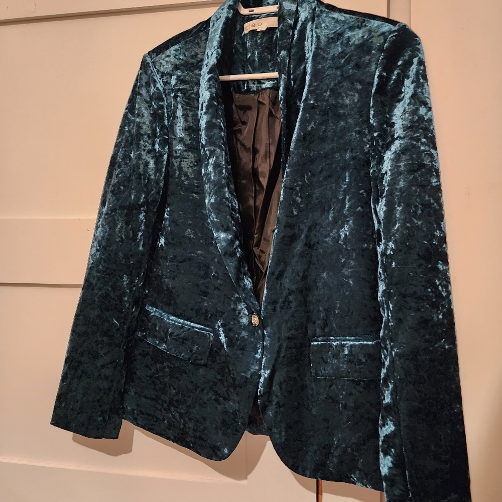 Crushed Velvet Teal jacket 😍